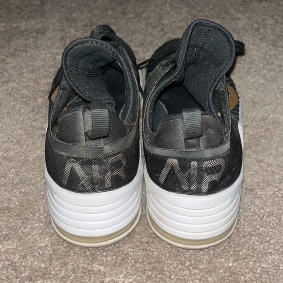 Worn Nike air sneakers - Picture 3 of 6